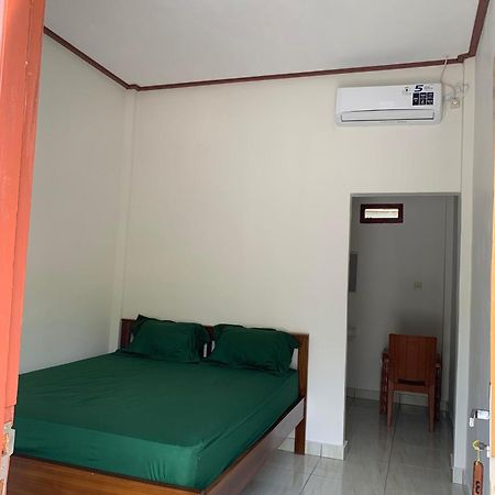 Bertus Guesthouse Labuan Bajo Exterior foto